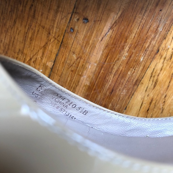 Cole Haan size 5 1/2 B Beige color - Picture 2 of 8